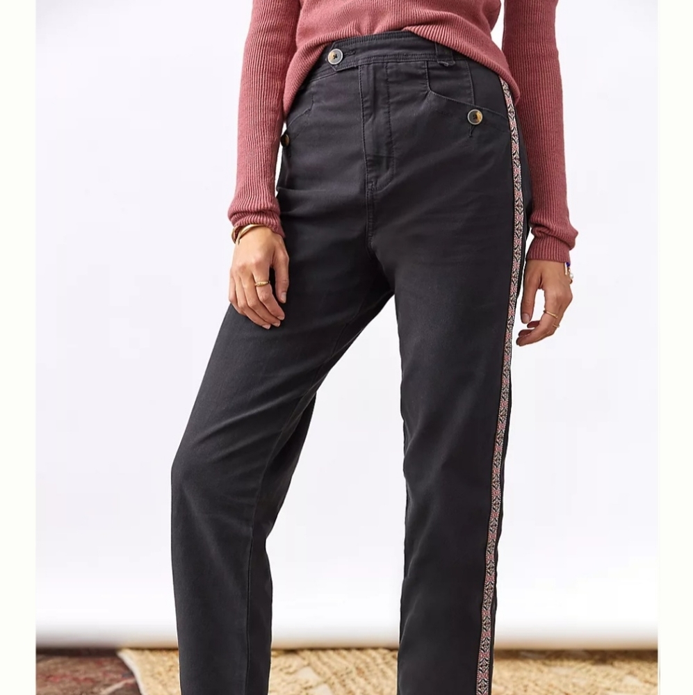 Anthropologie / Tapered Side Stripe Pants / 6 / Black / Embroidery
